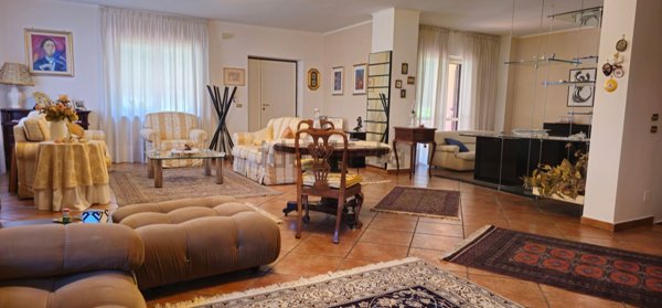 casa indipendente in vendita a Caserta