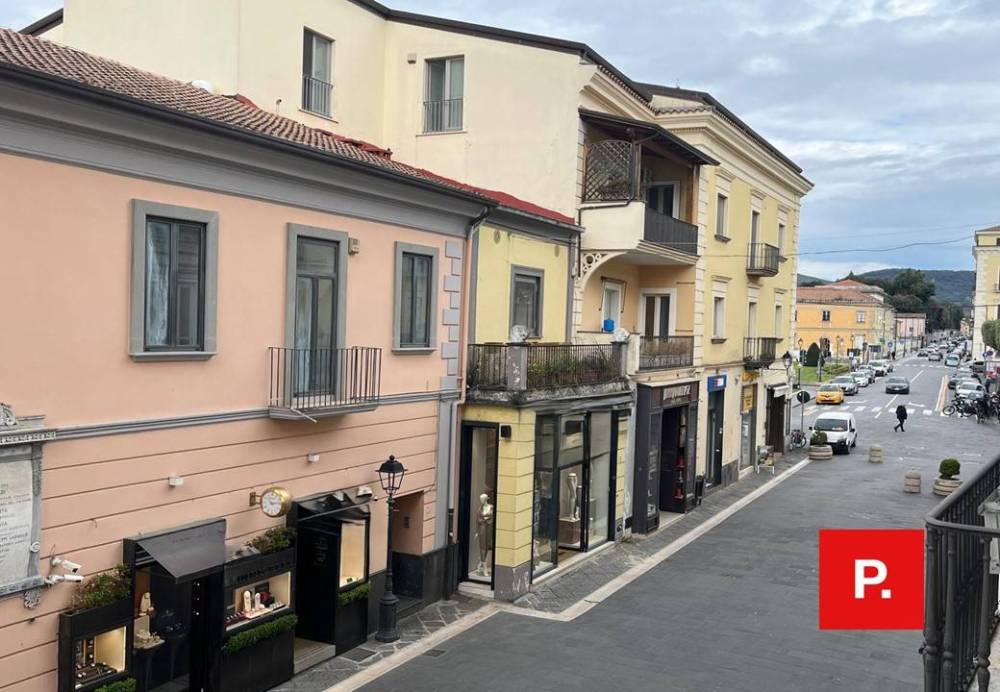 locale commerciale in vendita a Caserta in zona Centro Città