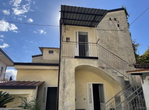 casa indipendente in vendita a Caserta in zona Casola