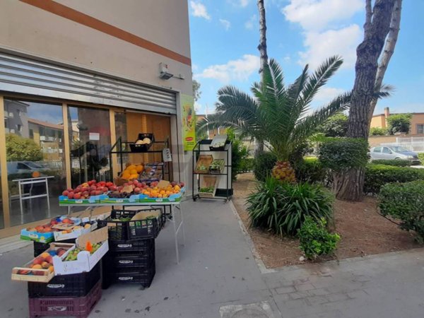 negozio in vendita a Caserta in zona Centro Città
