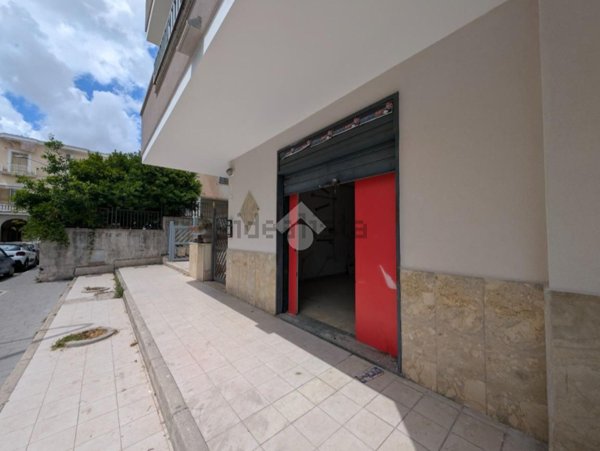 negozio in vendita a Caserta in zona Acquaviva