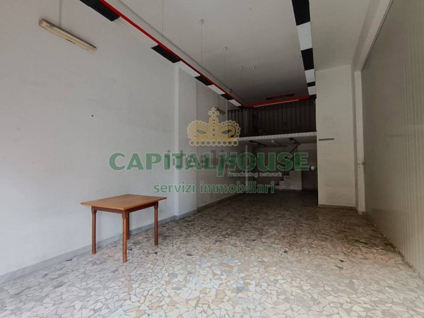 locale commerciale in vendita a Caserta in zona Ospedale