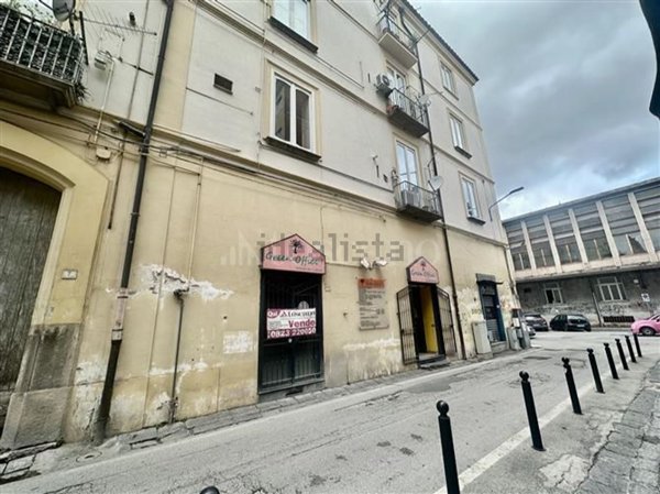 locale commerciale in vendita a Caserta in zona Acquaviva
