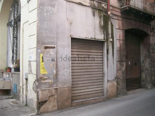 locale commerciale in vendita a Caserta