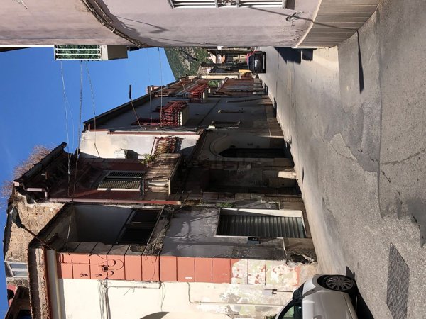 locale commerciale in vendita a Caserta