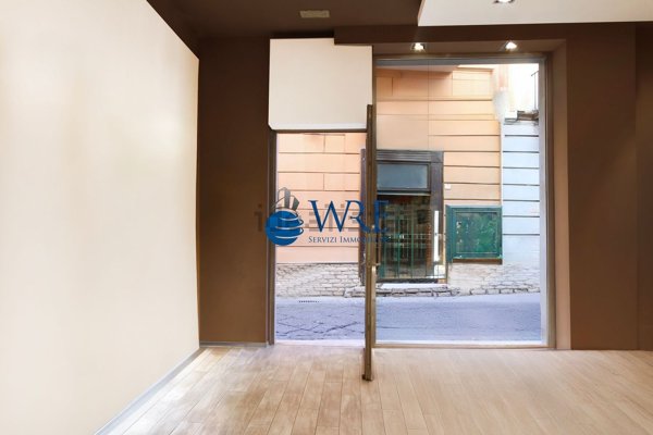 locale commerciale in vendita a Caserta in zona Centro Città