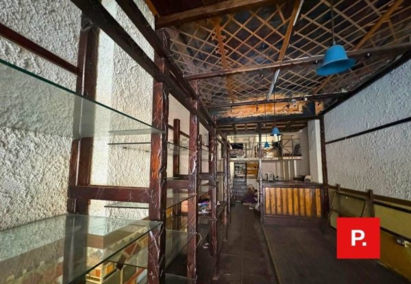 locale commerciale in vendita a Caserta in zona Acquaviva