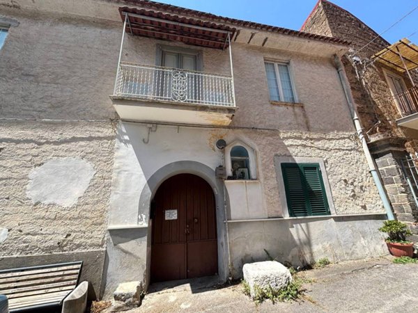 casa indipendente in vendita a Caserta in zona Santa Barbara / Tuoro