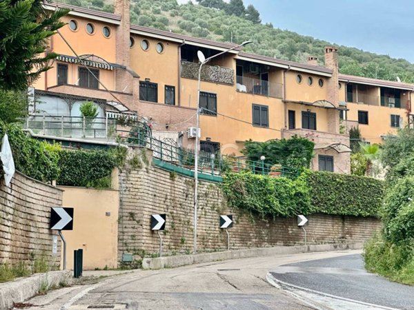 casa indipendente in vendita a Caserta in zona Mezzano