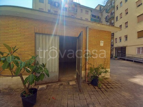 locale commerciale in vendita a Caserta in zona Acquaviva