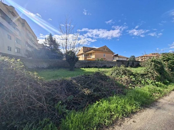 terreno edificabile in vendita a Caserta in zona San Clemente