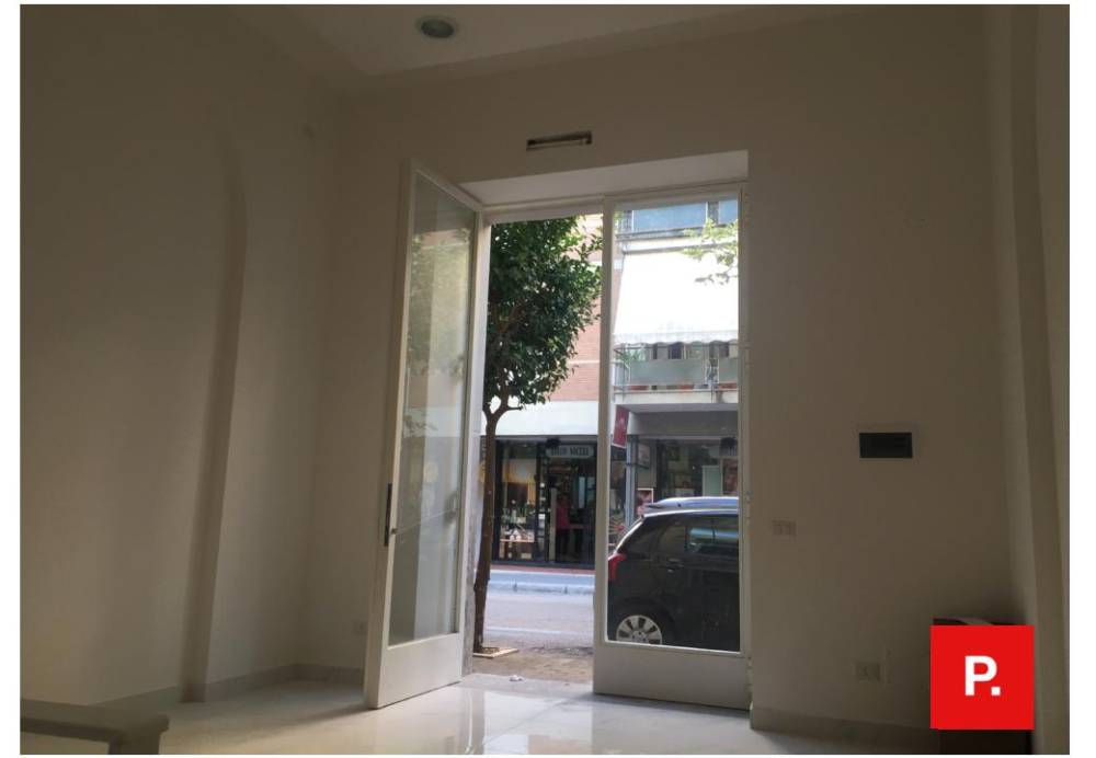 locale commerciale in vendita a Caserta in zona Centro Città