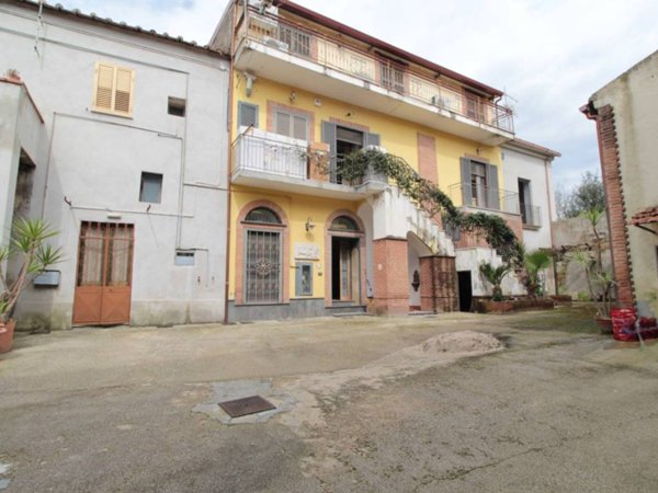 casa indipendente in vendita a Caserta