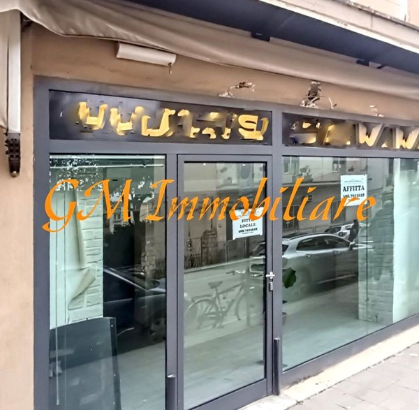 locale commerciale in vendita a Caserta in zona Acquaviva