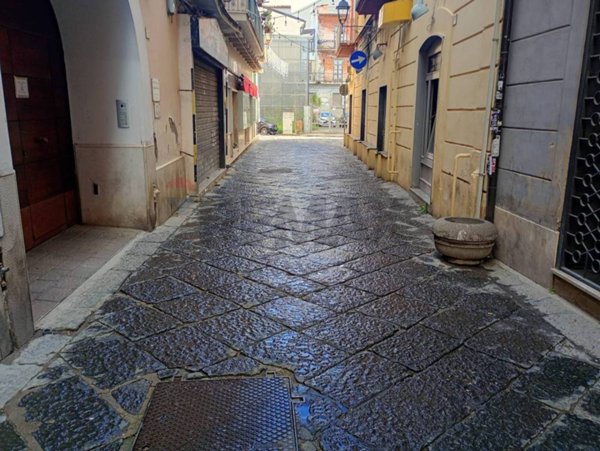 locale commerciale in vendita a Caserta in zona Centro Città