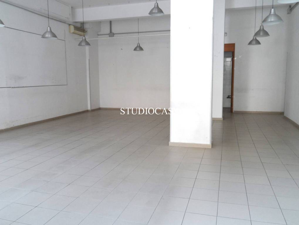 negozio in vendita a Caserta in zona Acquaviva