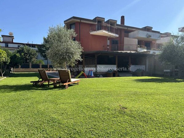 casa indipendente in vendita a Caserta in zona Acquaviva