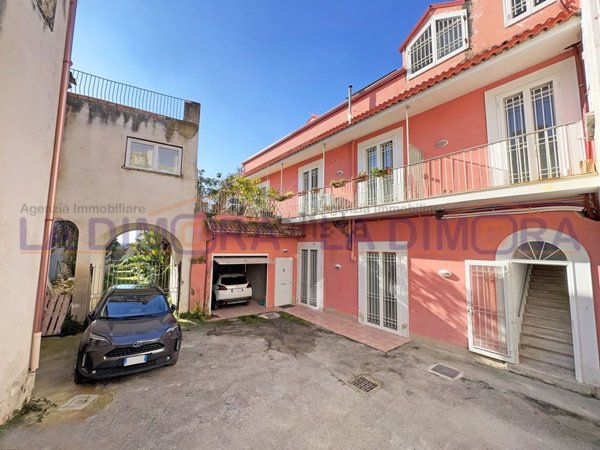 casa indipendente in vendita a Caserta in zona Ospedale