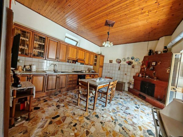 casa indipendente in vendita a Caserta in zona Casola
