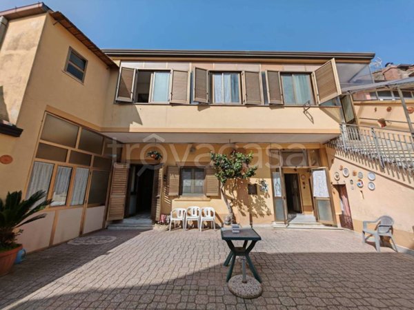 casa indipendente in vendita a Caserta in zona Casertavecchia