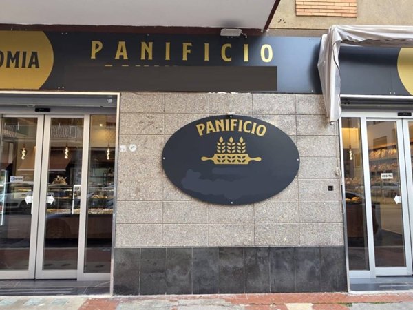 negozio in vendita a Caserta in zona Acquaviva