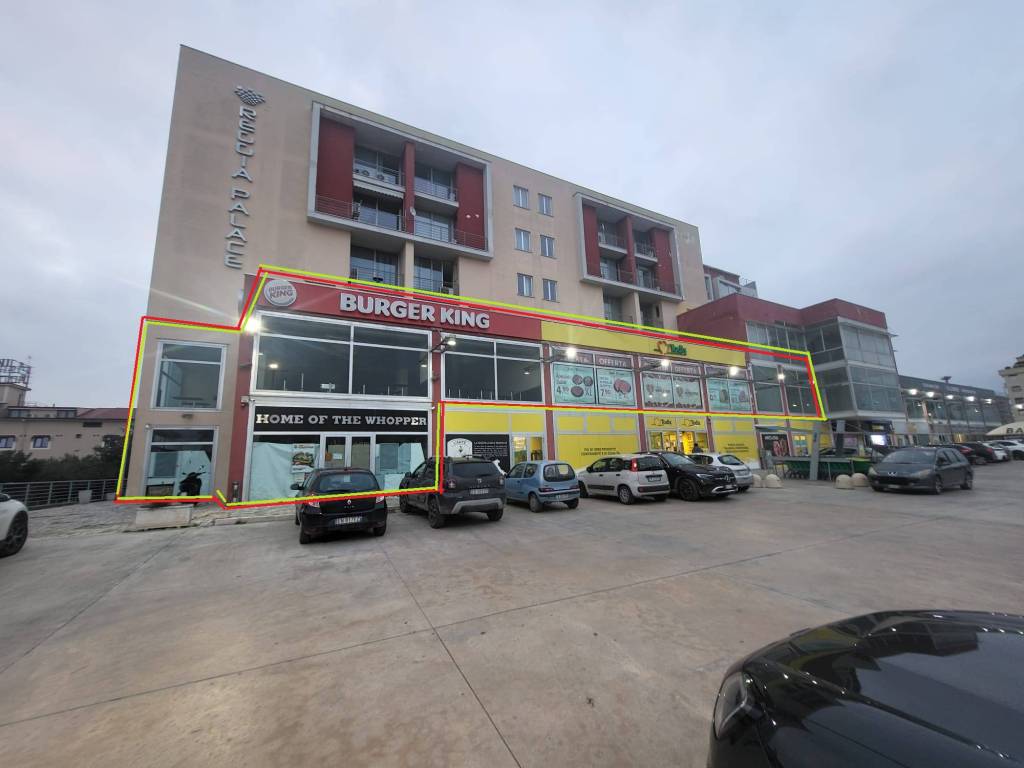 negozio in vendita a Caserta in zona Acquaviva