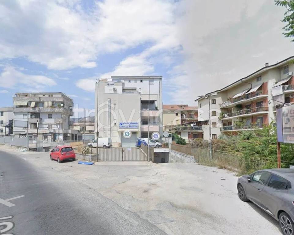 negozio in vendita a Caserta in zona Centurano/Cerasole