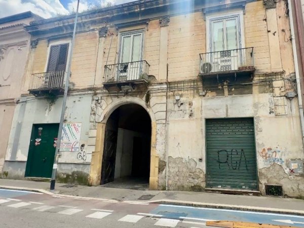 negozio in vendita a Caserta in zona Centro Città
