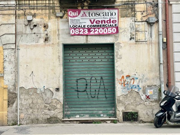 negozio in vendita a Caserta in zona Centro Città