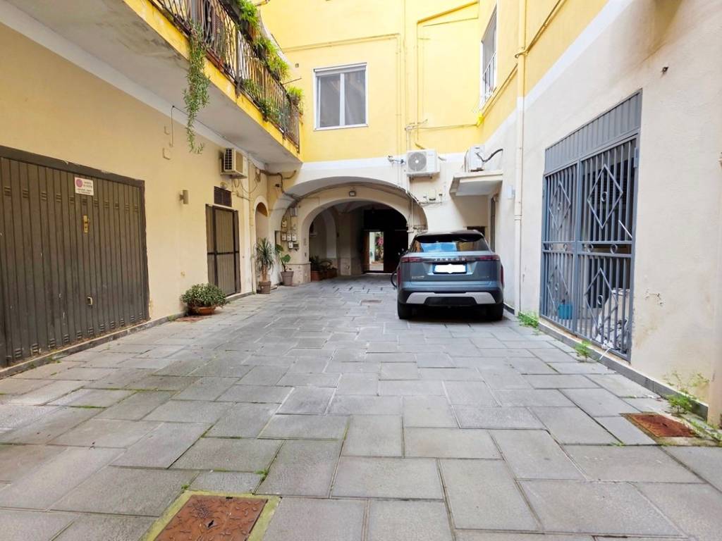 locale commerciale in vendita a Caserta