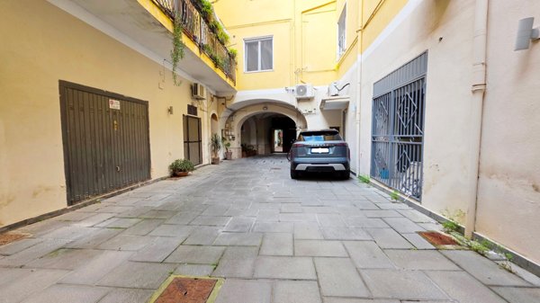 locale di sgombero in vendita a Caserta