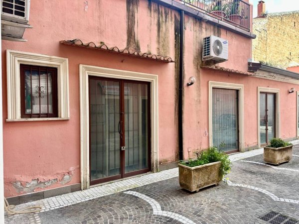 negozio in vendita a Caserta in zona Acquaviva