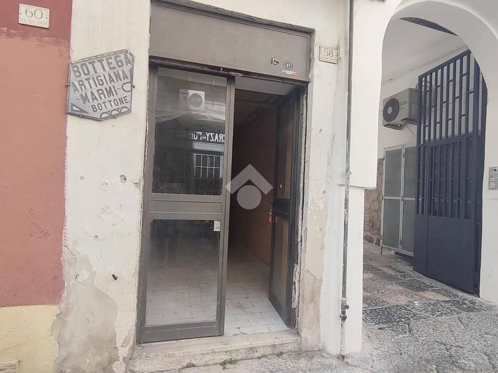 locale commerciale in vendita a Caserta in zona Centro Città