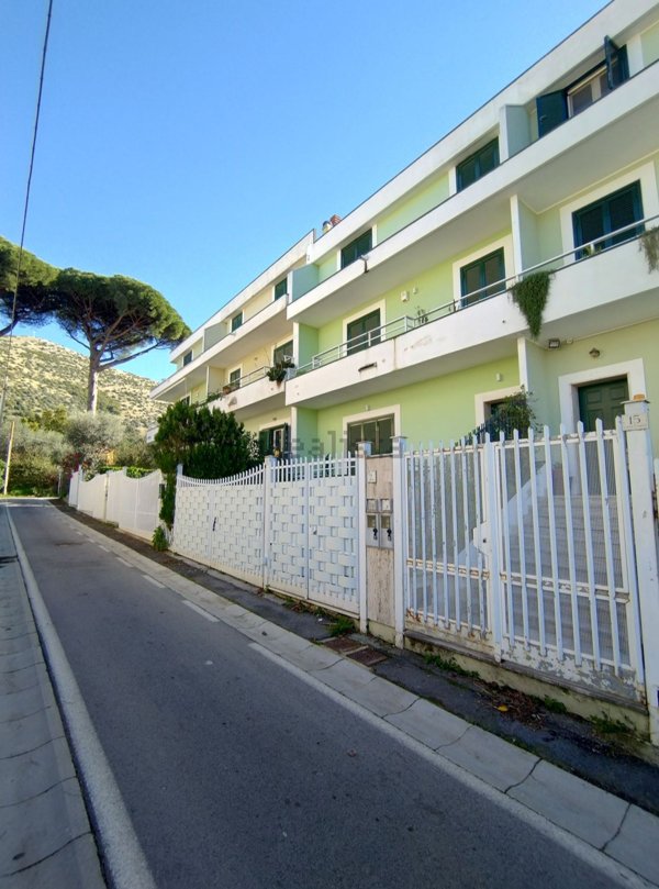 casa indipendente in vendita a Caserta in zona Santa Barbara / Tuoro