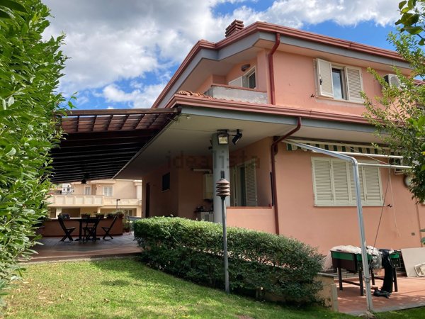 casa indipendente in vendita a Caserta