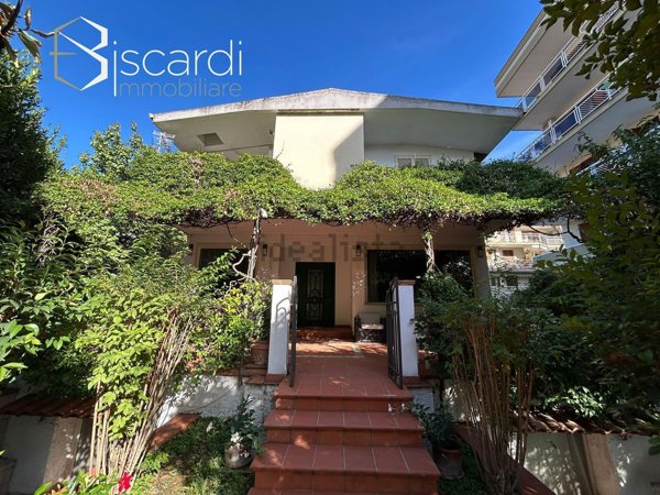 casa indipendente in vendita a Caserta