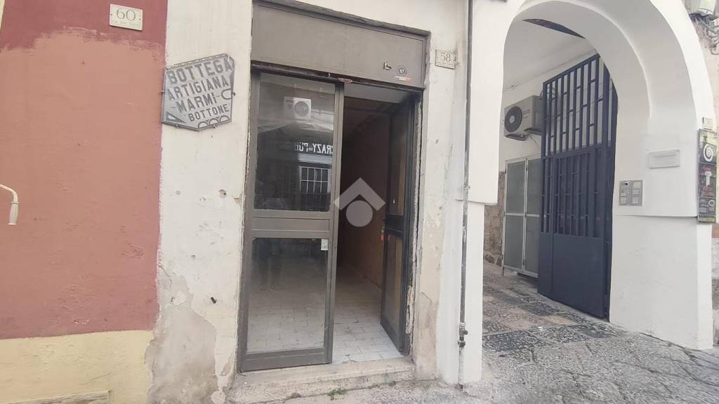 locale commerciale in vendita a Caserta in zona Centro Città