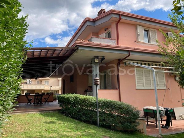 casa indipendente in vendita a Caserta in zona Santa Barbara / Tuoro