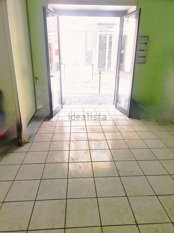 locale commerciale in vendita a Caserta in zona Acquaviva