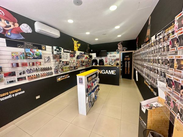 negozio in vendita a Caserta in zona Centro Città