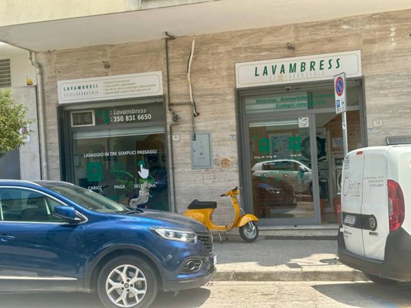 negozio in vendita a Caserta in zona Centro Città