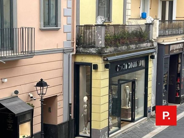 negozio in vendita a Caserta in zona Centro Città
