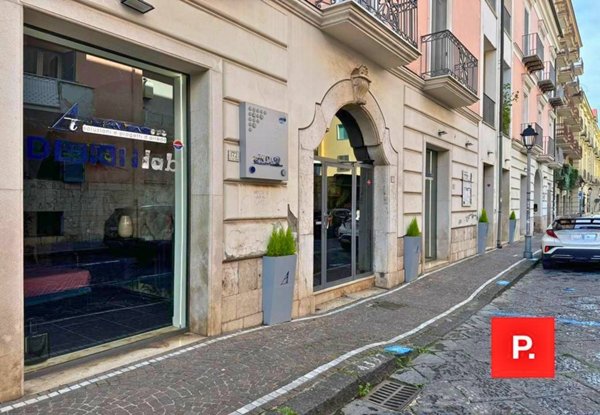 locale commerciale in vendita a Caserta in zona Centro Città