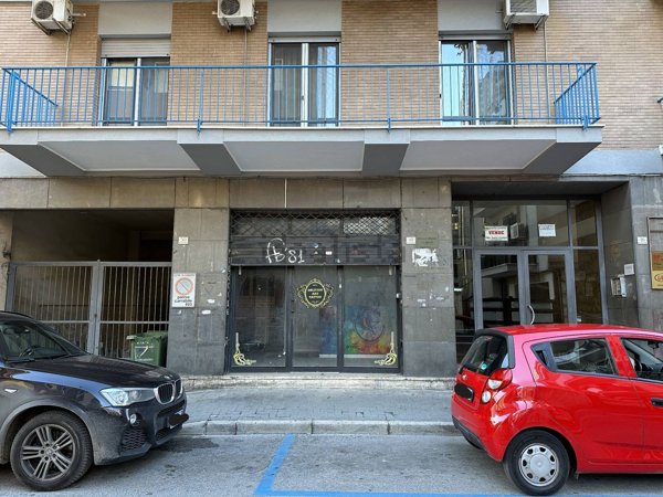locale commerciale in vendita a Caserta in zona Centro Città