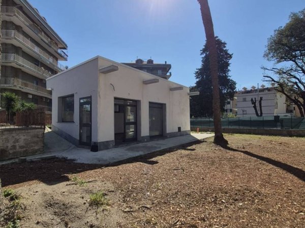 negozio in vendita a Caserta in zona Centurano/Cerasole