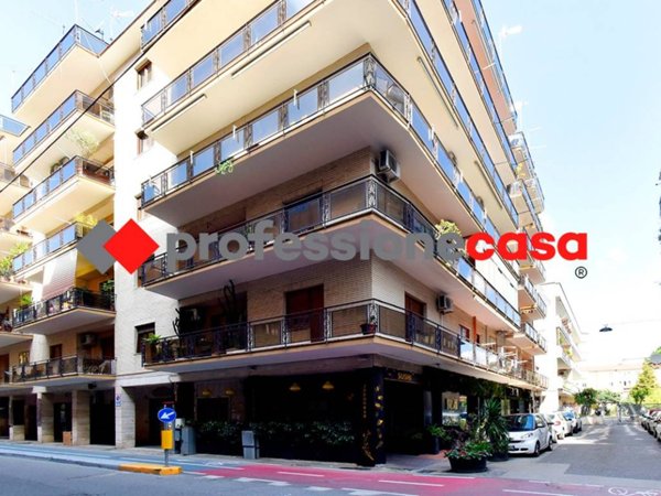 negozio in vendita a Caserta