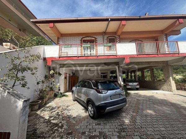 casa indipendente in vendita a Caserta in zona San Leucio