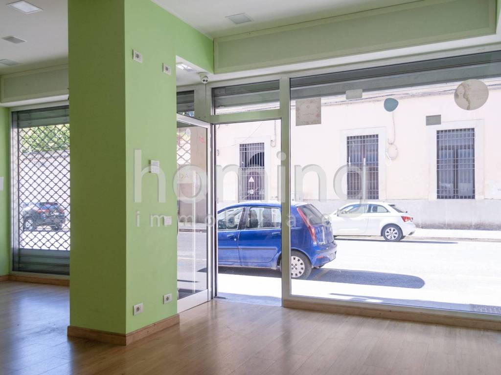 negozio in vendita a Caserta in zona Centro Città