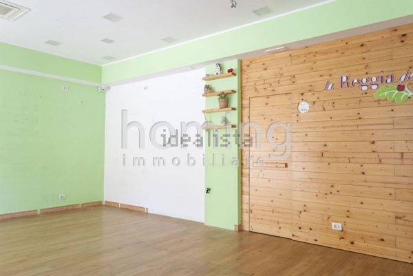 negozio in vendita a Caserta in zona Centro Città