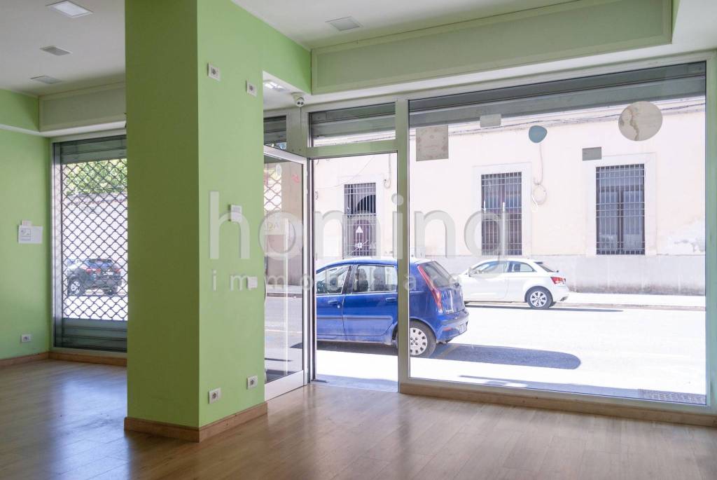 negozio in vendita a Caserta in zona Centro Città